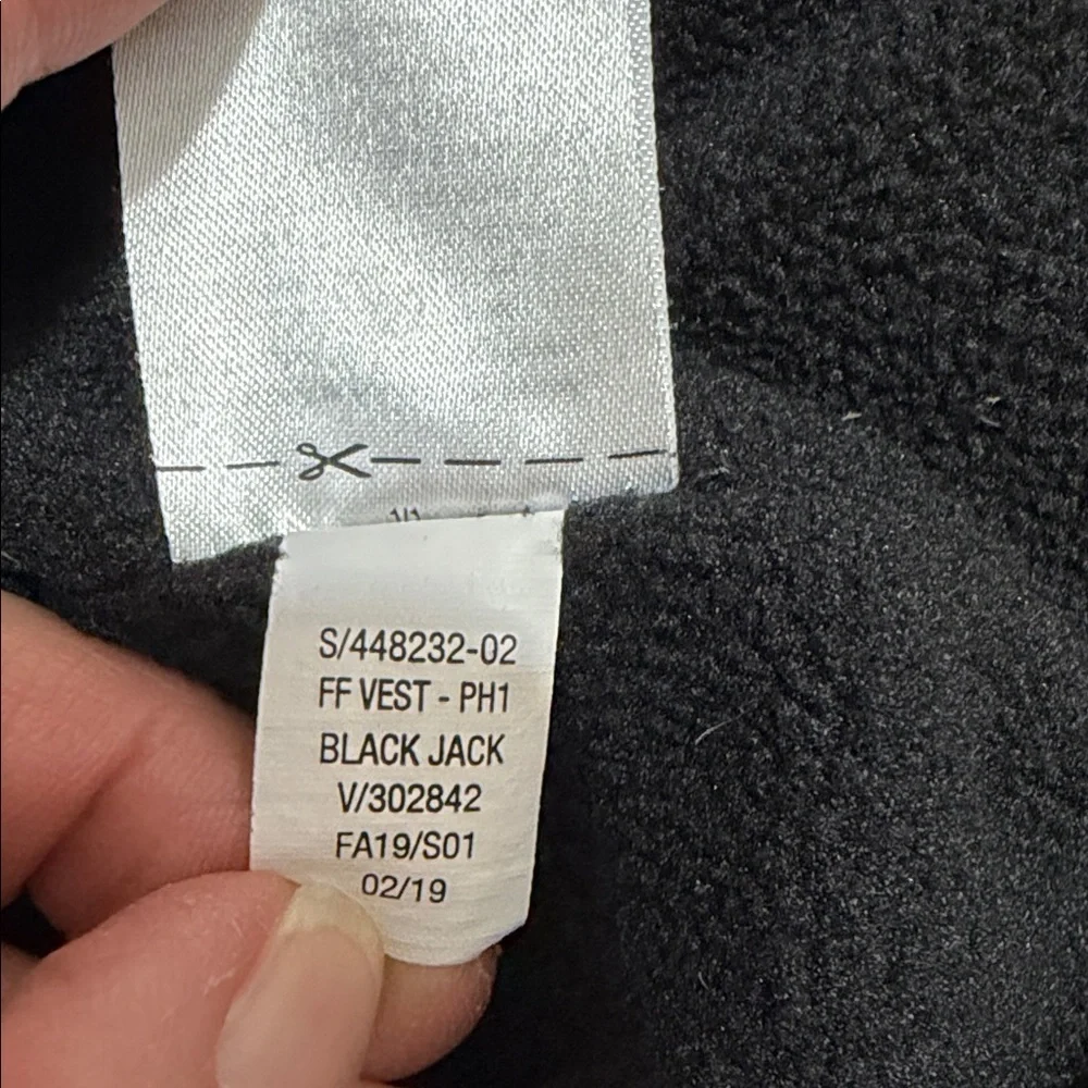 Old Navy Kids Black Puffer Vest, Size 8.